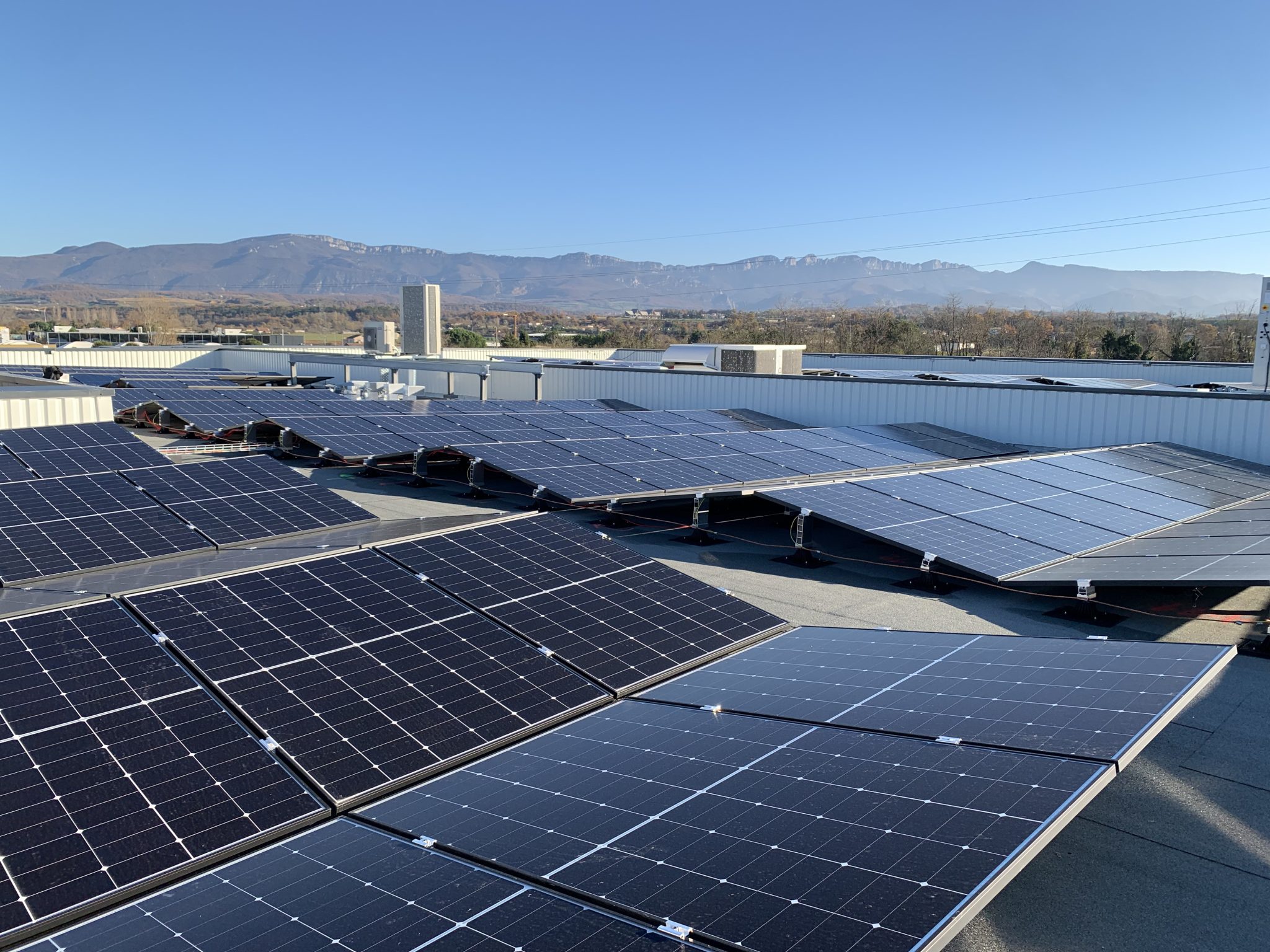 Centrale PV toiture et ombrière